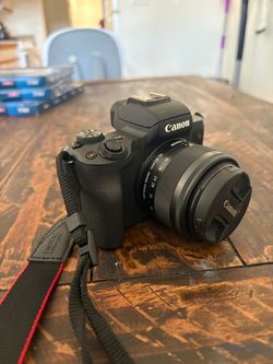 Canon Mirrorless Camera with 15-45mm Lens