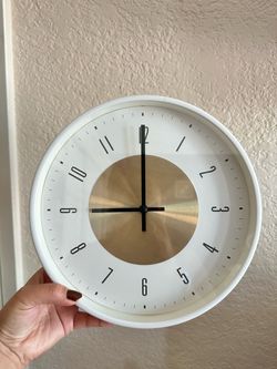 Round White Clock
