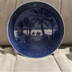 VINTAGE ROYAL COPENHAGEN CHRISTMAS PLATE 1972