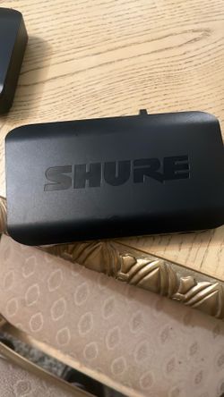Shure BLX4 single-channel wireless receiver configured for the J10 frequency band.Technical SpecificationsFrequency Range: 584 to 608 MHz (UHF spectru