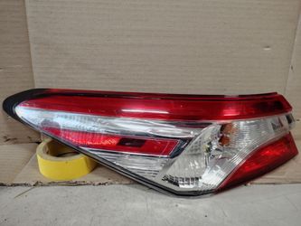 2018-2020 TOYOTA CAMRY LEFT LED TAIL LIGHT OEM
