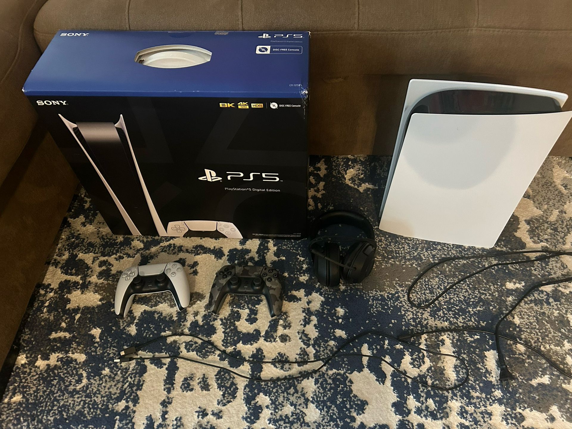 PlayStation 5 Digital - Two Controllers And Headset