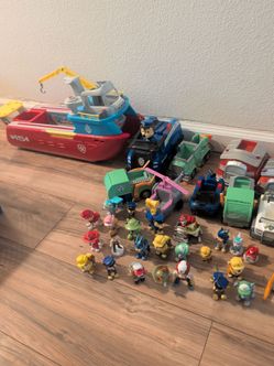 Paw patrol toys lot.