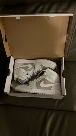 Air jordan 1 mid grey color way