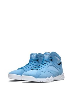 Air Jordan 7 Retro 'Pantone' sneakers in University Blue
