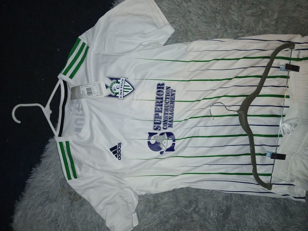 YOUTH FC ENERGY SOCCER UNIFORM SZ MED