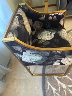 Luxury Cushioned chair
