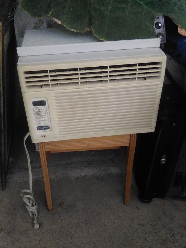 Good Hampton Bay Ac Unit 6,000 Btu's