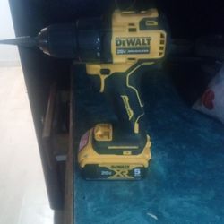 DEWALT 20V MAX Brushless Cordless Drill W/Battery And Charger