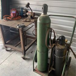 Oxygen And Acetylene Welding Welder Including 2 Wheeled Cart, Torch Hoses, welding table. Welding helmet great deal $850 for everything in the p