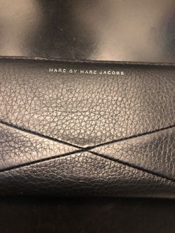 Marc Jacobs women’s black wallet