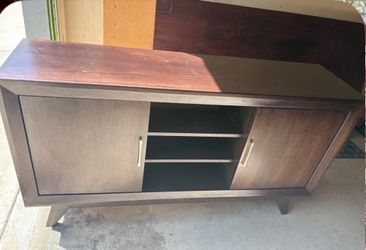 Brow & newer large TV counsel with storage area.