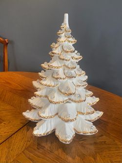 Large Vintage Light-Uo Ceramic Christmas Tree