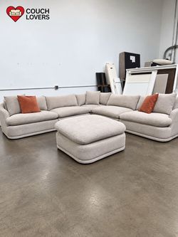 ‼️Liquidation Sale‼️ 6 Piece Hartley Cloud Sectional (Free Delivery)