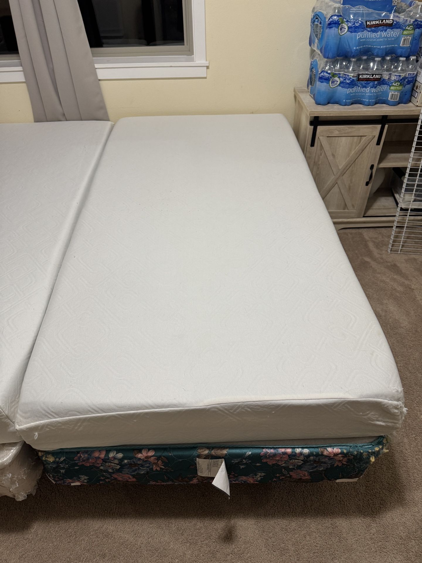 2 twin sized bed set