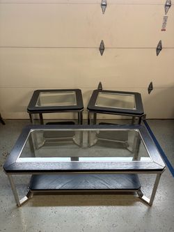 3-piece set of coffee and end tables