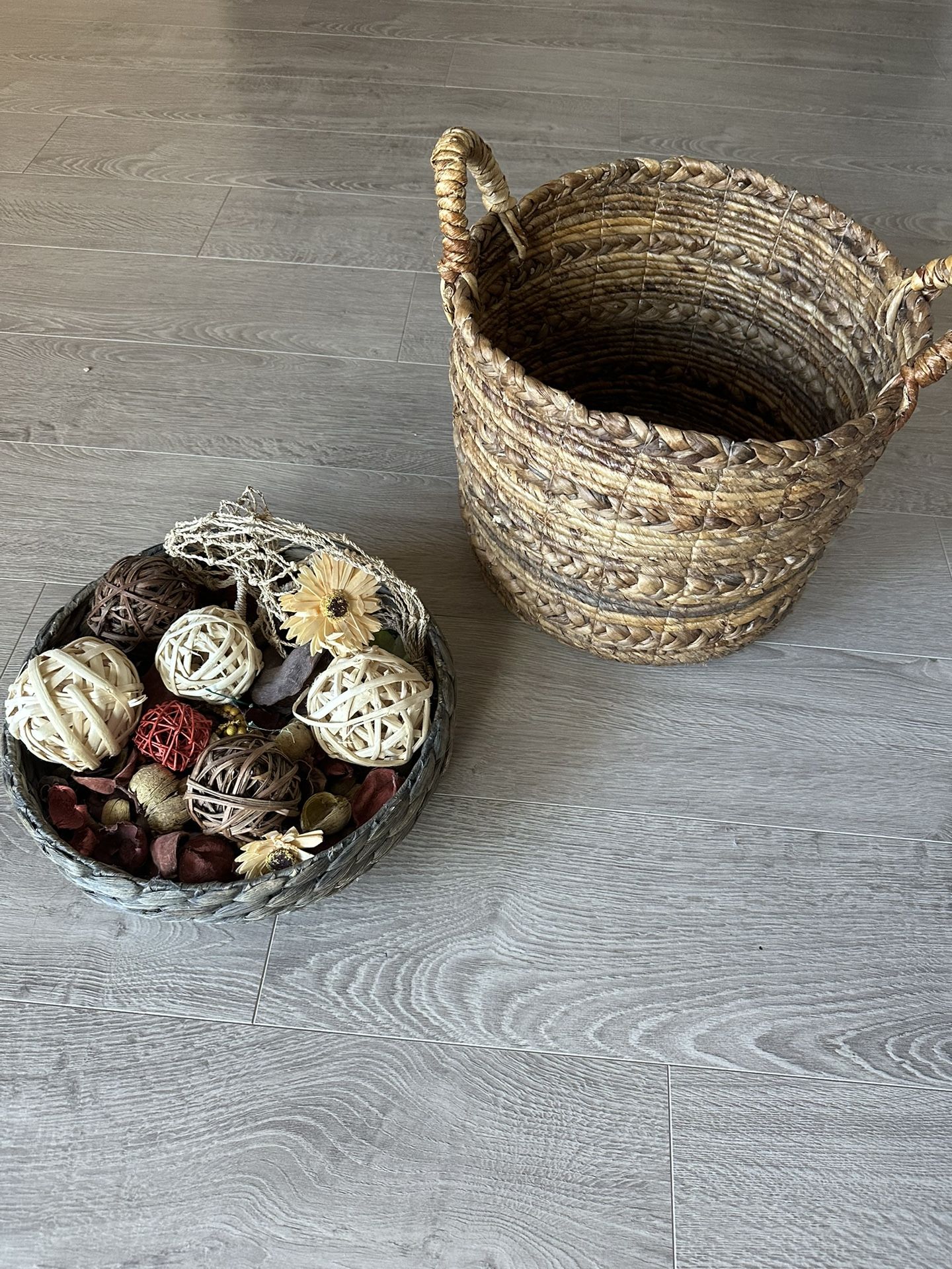 Round Handwoven Wicker Basket with Handles XXL size for organizing, laundry, throws with decorative