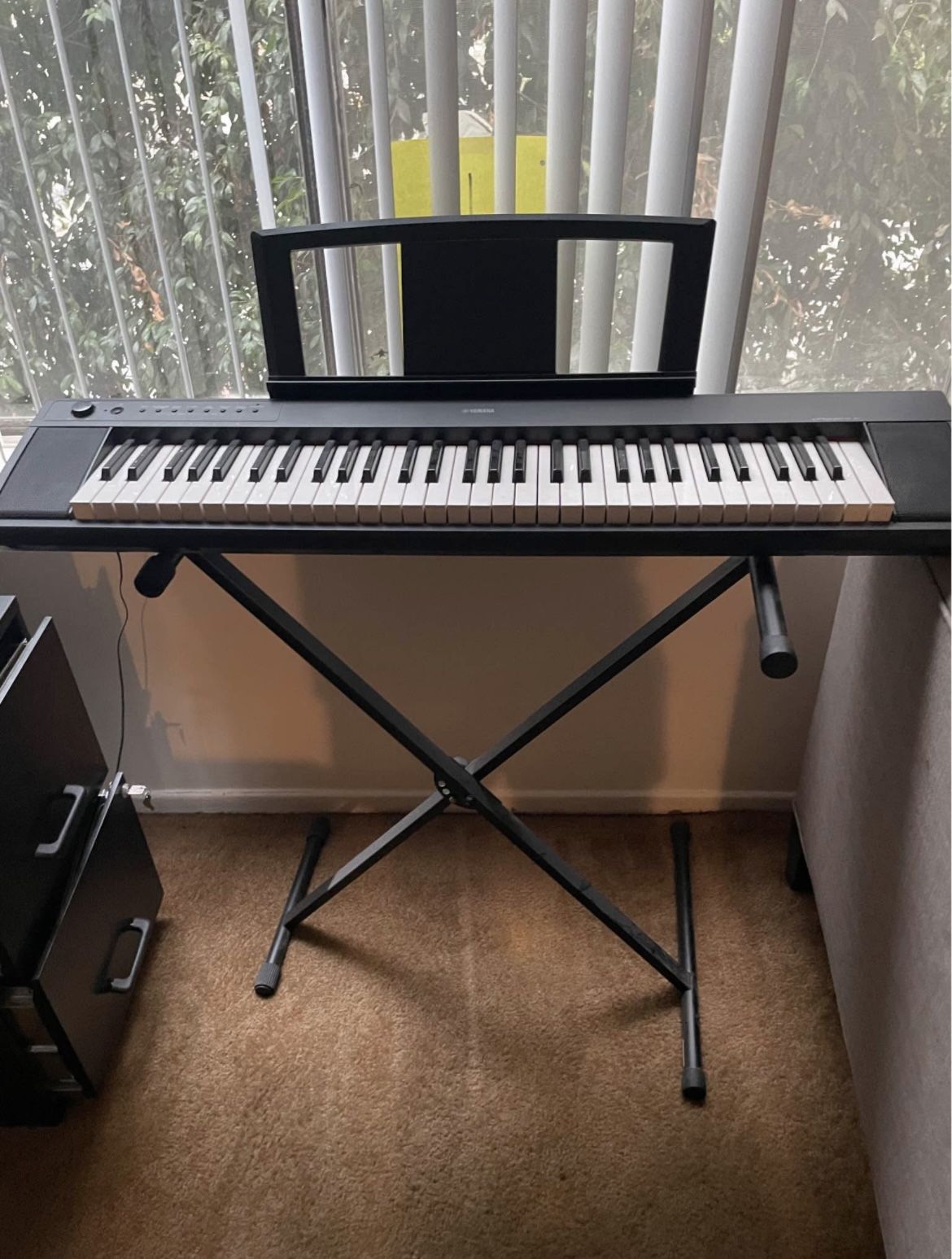 Yamaha piaggero np-11 Digital keyboard + Stand