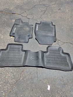 Toyota rav4 used floor mats
