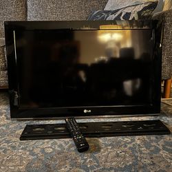 LG 32” TV with Remote & Wall Mount