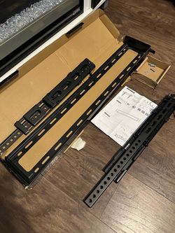 inland 791T 47”-90” flat panel tv/monitor mount