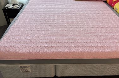 Simmons Twin XL Mattress Foundation / Box Spring