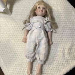 VINTAGE PORCELAIN 1992 HAMILTON   AMY DOLL 17"HIGHLYCOLLECTIBLE DEMO#26