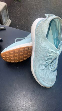 Travis Matthew’s “Stroll” Women’s Golf Shoes Spineless Spikes Size 7.5 Women’s 