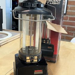 Vintage Rayovac Battery Powered Fluorescent Lantern Light