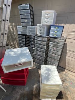 Storage drawer
