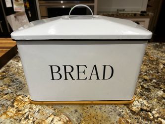 Bread box with bamboo cutting board