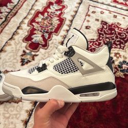 Jordan 4 “military Blacks Size 7
