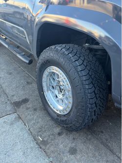 SET OF 4 WHEELS KMC GLOSS MACHINE FACE WITH 285/70/17 APLUS AT ON SALE