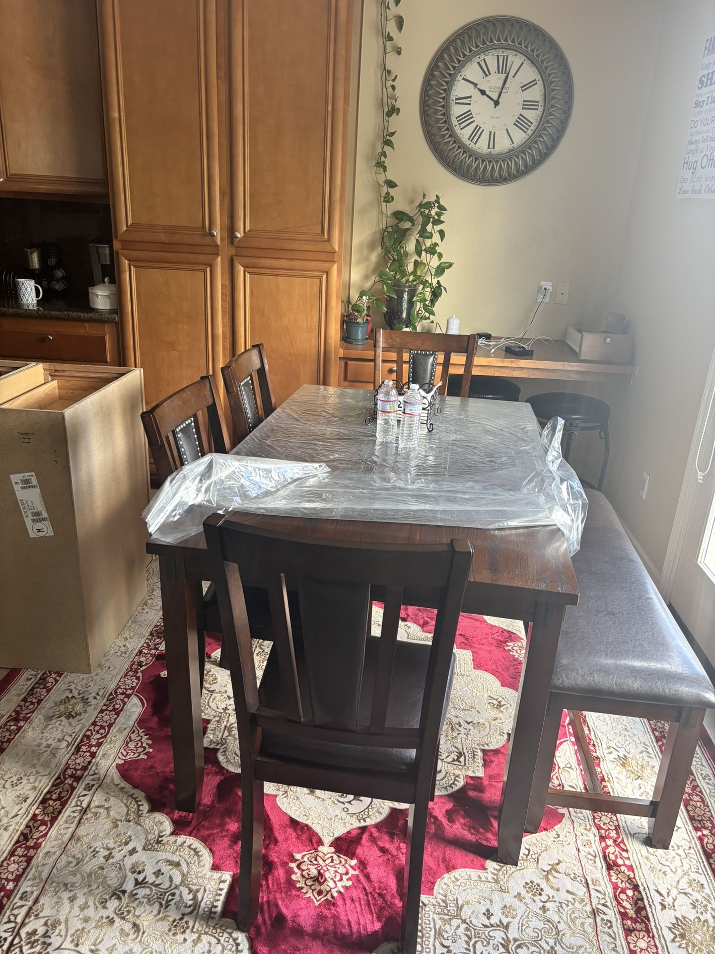 Dining Table Set In New Condition $400 Or Beast Offer