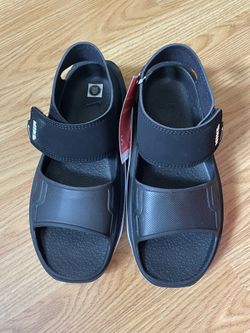 Nike Play scape GS Youths Black/White 5Y(YOUTH ) Nib 