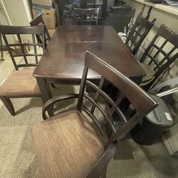 Dining Room Table & 6 Chairs