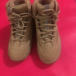 Yeezy Desert Boots Season 7 Size Boy 7 Women Size 9