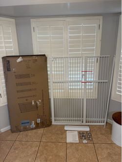 Universe Home 56” Extra Tall Pet Gate (35th Ave & Bell Rd)