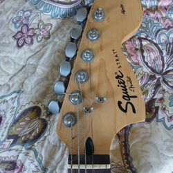 Guitarra  Marca  Squier Fender