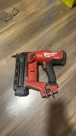 Milwaukee M18 FUEL 18-Volt Lithium-lon Brushless Cordless Gen I| 18-Gauge Brad Nailer (Tool-Only)