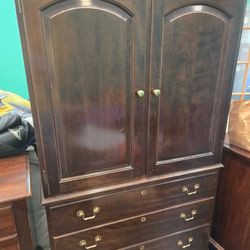 STICKLEY CHIPPENDALE STYLE MAHOGANY ARMOIRE
