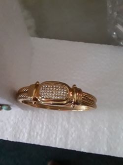 Gold toned bracelet