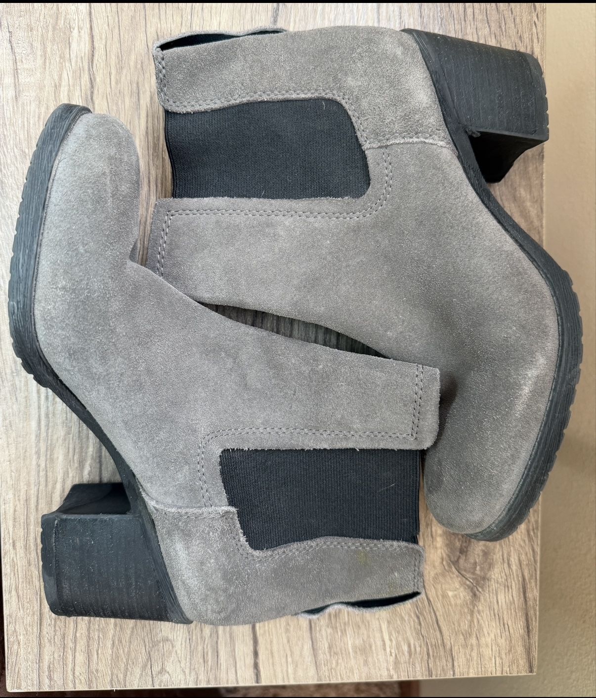 Sam Edelman Chelsea gray suede leather lug sole pull on ankle boots women’s size 7