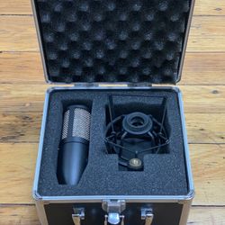 AKG P420