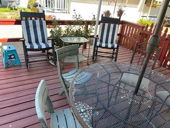 2 Rocking Chairs
