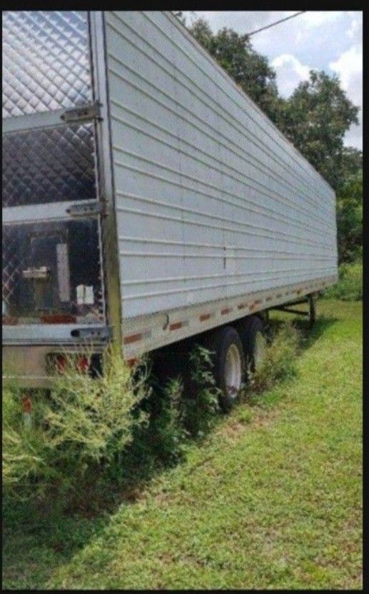 53 Ft.  UTILITY BRAND TRAILER PLEASE READ DESCRIPTION!!!!!! SERIOUS INQUIRIES ONLY PRICED TO SELL FAST!! 