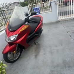 Vendo Poderosa Moto Yamaha Majesty 400 CC NEFOCIABLE