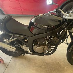 2009 Hyosung GT250 Black -1000 Miles