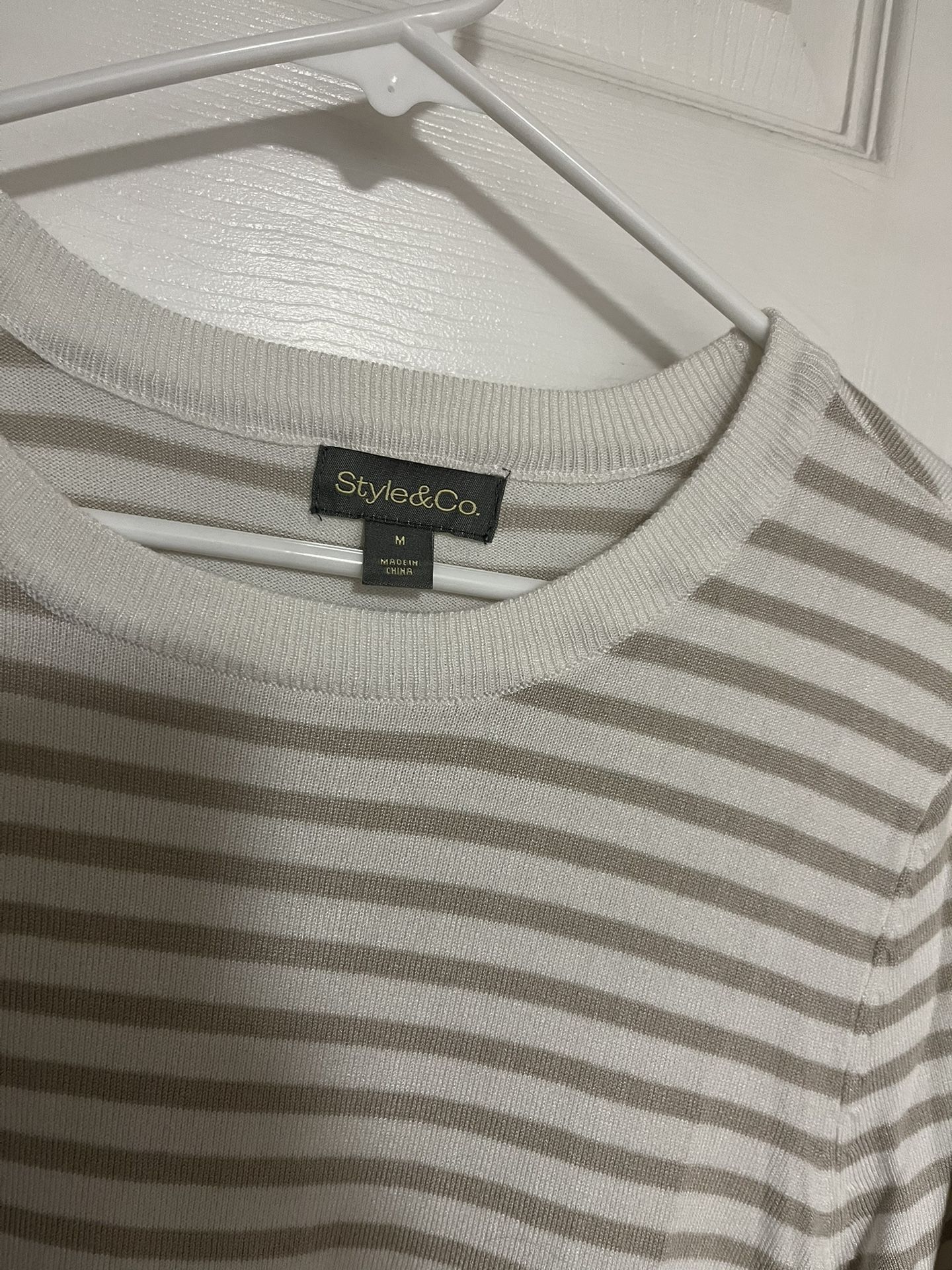 New without tags Style & Co cream and tan lightweight sweater long sleeve top size medium