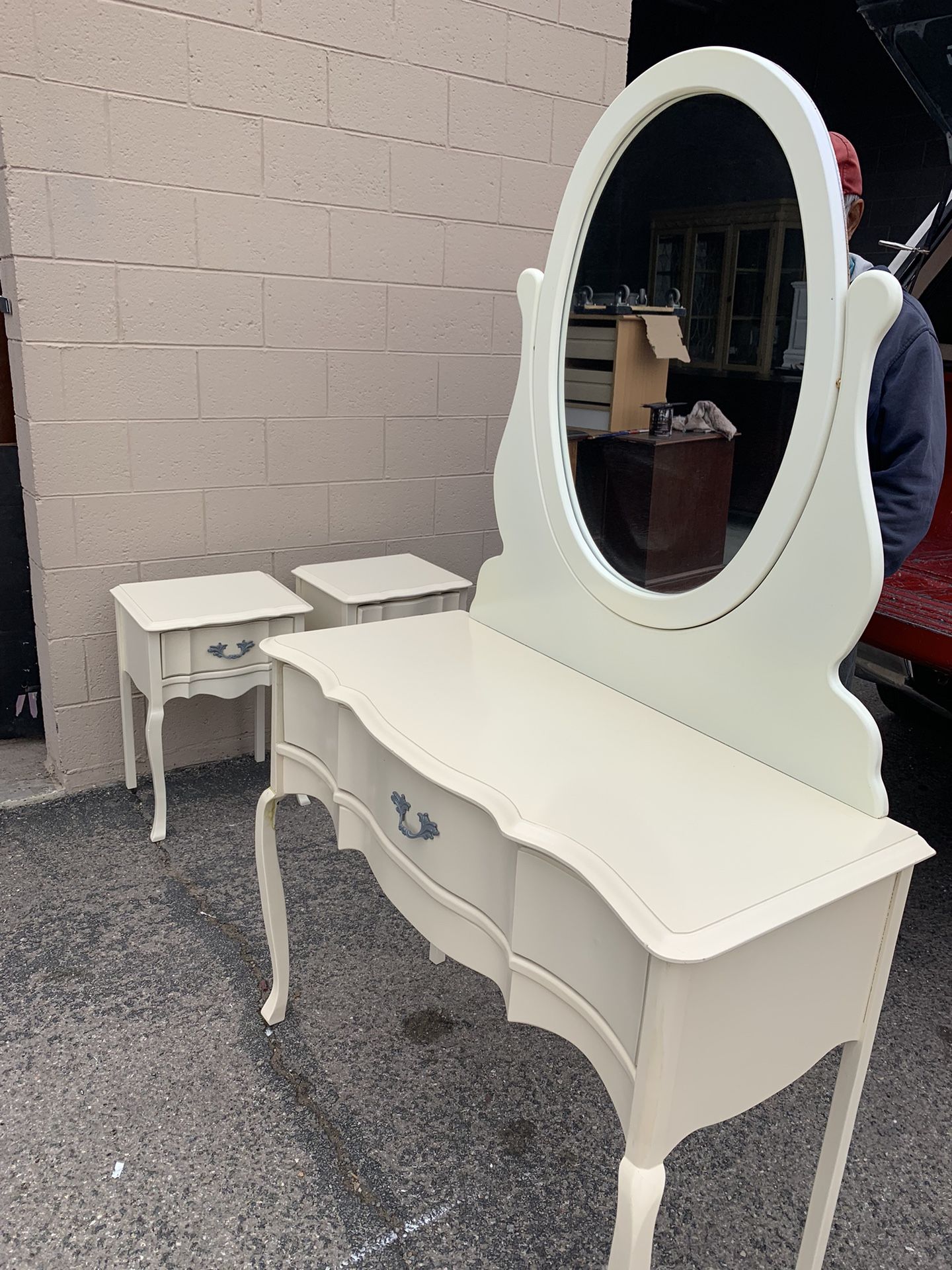 BEAUTIFUL VANITY FRENCH PROVINCIAL STYLE AND OTHER VANITYS 199 EACH for Sale in El Paso, TX